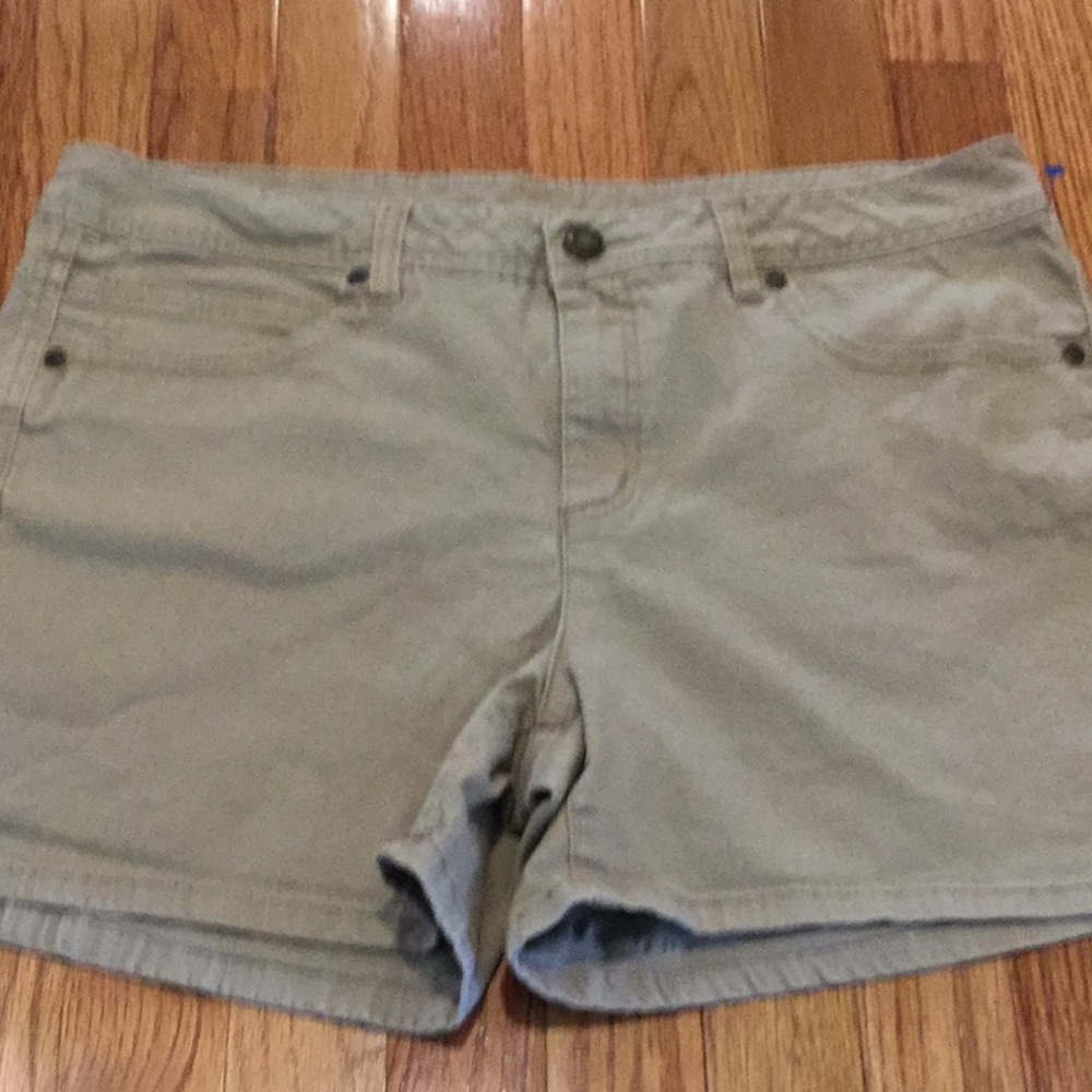 ⭐️⭐️ Khaki Shorts~~Nice ⭐️⭐️